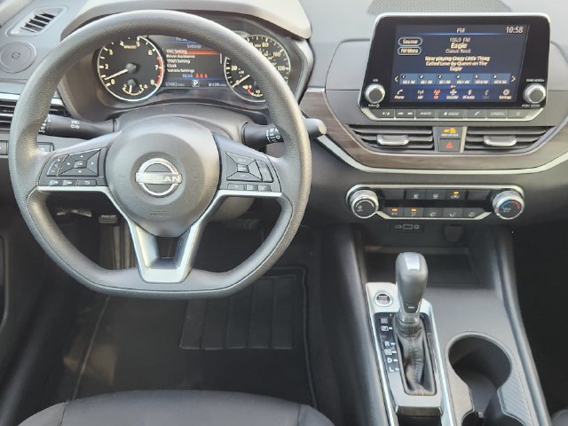 Used 2025 Nissan Altima 2.5 SV FWD image 25