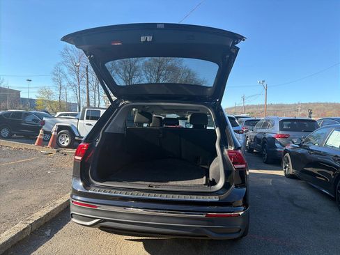 Used 2022 Volkswagen Tiguan SE w/ Panoramic Sunroof Package AWD/4WD image 10