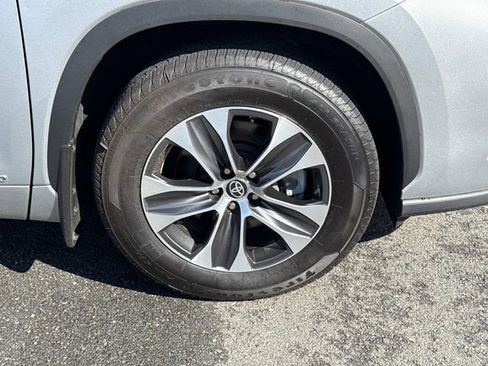 Used 2023 Toyota Highlander XLE image 7
