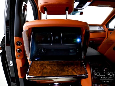 Used 2018 Rolls-Royce Phantom Sedan image 21