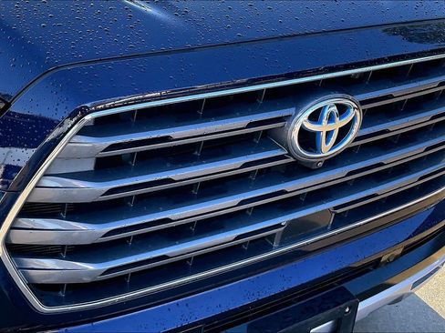 Used 2023 Toyota Sequoia Limited image 27