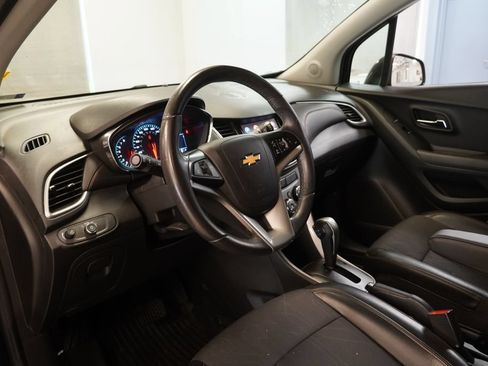 Used 2020 Chevrolet Trax LT w/ LT Convenience Package FWD image 6