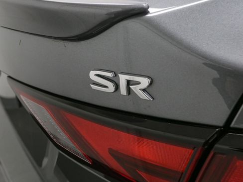 Used 2020 Nissan Sentra SR w/ Premium Package FWD image 11