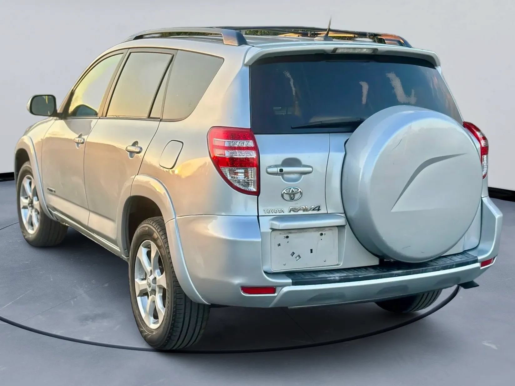 Used 2010 Toyota RAV4 Limited AWD/4WD image 5