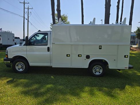 New 2025 Chevrolet Express 3500 w/ Power Convenience Package RWD image 6