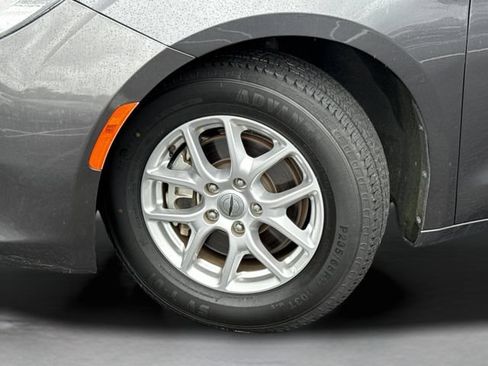 Used 2022 Chrysler Voyager LX FWD image 51