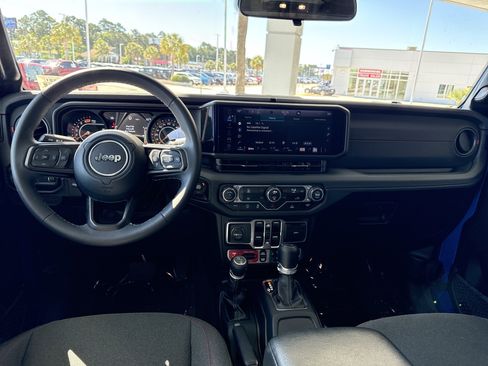 Used 2025 Jeep Wrangler Unlimited Rubicon AWD/4WD image 26