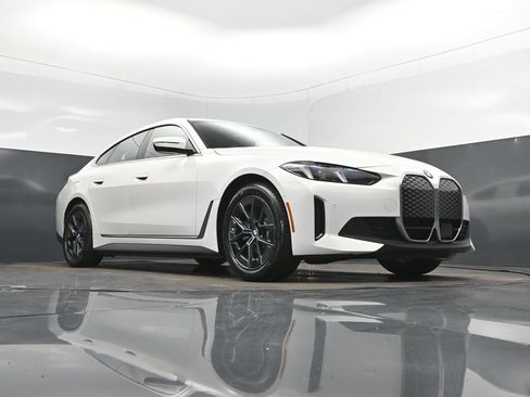 New 2026 BMW i4 eDrive40 w/ Premium Package RWD image 44