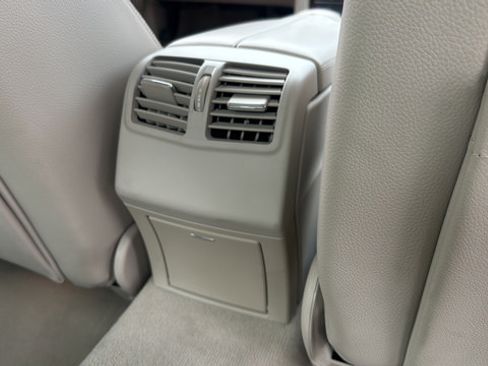 Used 2014 Mercedes-Benz E 350 Sedan image 28