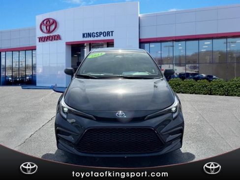 Used 2024 Toyota Corolla SE w/ SE Package image 8