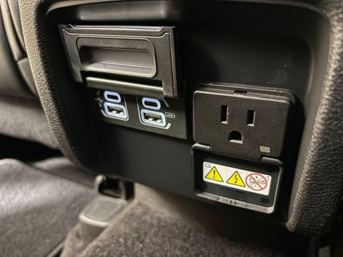 Used 2019 Jeep Cherokee Latitude Plus w/ Comfort/Convenience Group FWD image 35