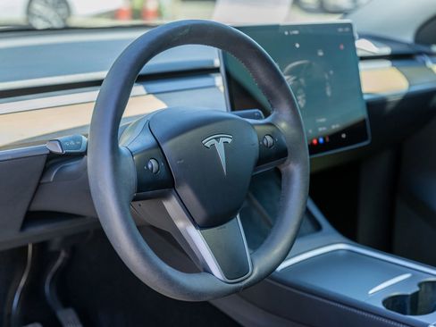 Used 2022 Tesla Model Y Long Range AWD/4WD image 15