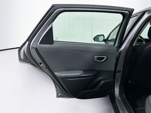 Used 2025 Kia K4 FWD image 25