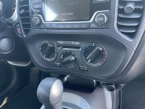 Used 2015 Nissan Juke S FWD image 25