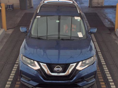 Used 2017 Nissan Rogue S w/ Appearance Package FWD image 2