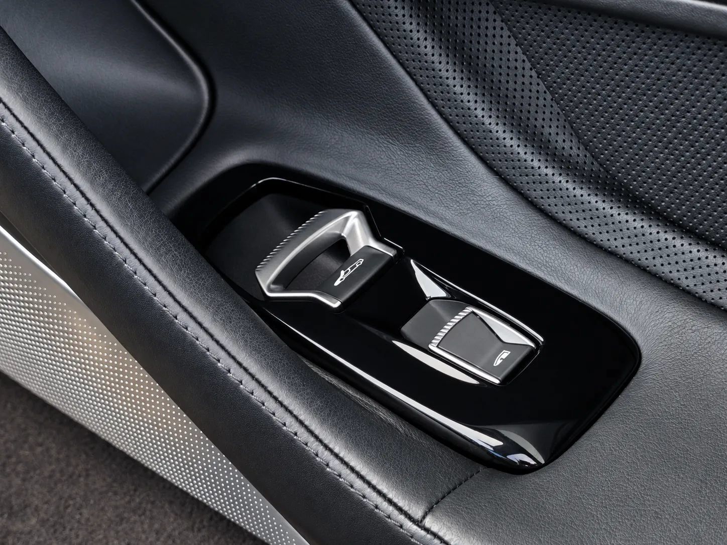 Used 2023 McLaren GT RWD image 40