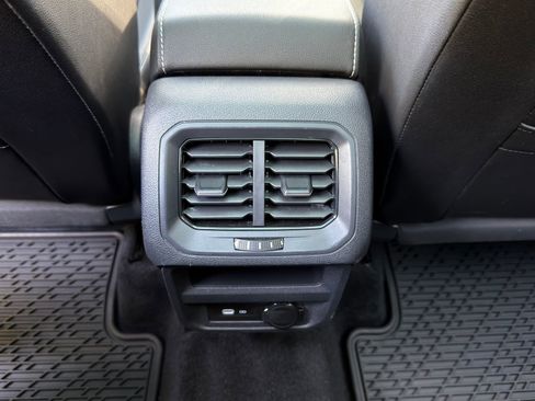 Used 2023 Volkswagen Tiguan SE R-Line image 15