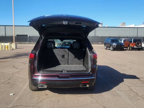Used 2023 Chevrolet Traverse High Country FWD image 12
