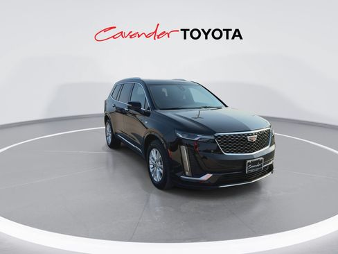 Used 2025 Cadillac XT6 Luxury FWD image 2