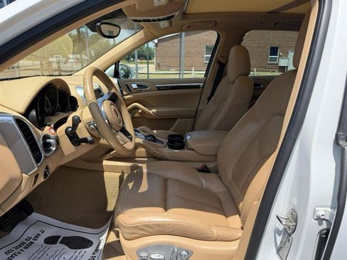 Used 2016 Porsche Cayenne AWD/4WD image 11