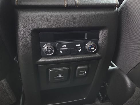 Used 2020 Chevrolet Traverse Premier image 20