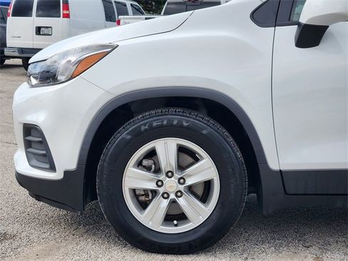 Used 2022 Chevrolet Trax LS w/ Tint and Cruise Package image 8