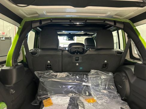 New 2026 Jeep Wrangler Unlimited Rubicon image 33
