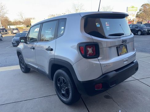Used 2021 Jeep Renegade Sport image 7