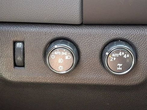 Used 2022 Chevrolet Colorado Z71 w/ Safety Package AWD/4WD image 23
