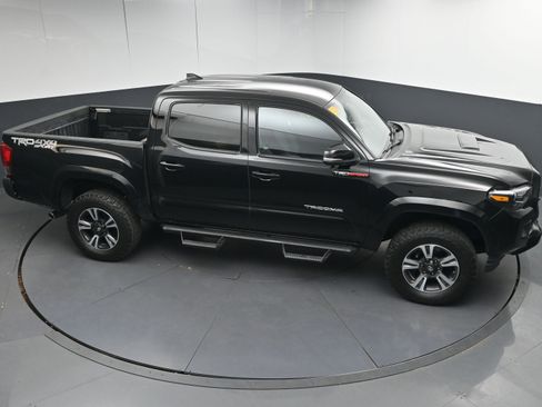 Used 2017 Toyota Tacoma TRD Sport image 37