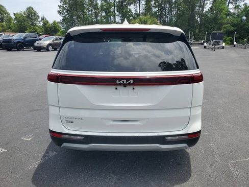 Used 2023 Kia Carnival LX FWD image 5