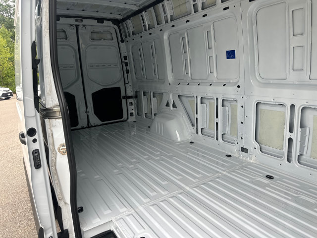 Used 2025 Mercedes-Benz Sprinter 2500 image 9