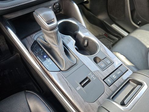 Used 2022 Toyota Highlander Limited image 34