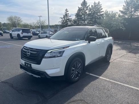 Certified 2023 Nissan Pathfinder SL w/ SL Premium Package image 3