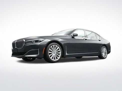 Used 2022 BMW 740i w/ Premium Package image 35