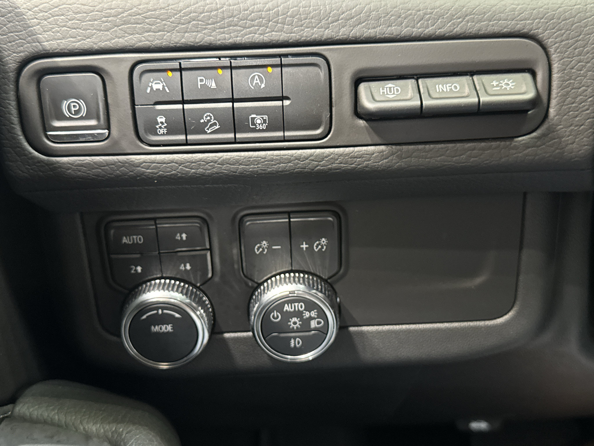 Used 2024 GMC Yukon Denali AWD/4WD image 35