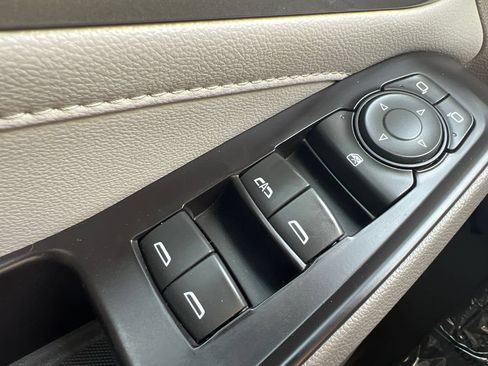 Used 2020 Chevrolet Traverse LT AWD/4WD image 17