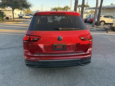 Used 2022 Volkswagen Tiguan SE w/ Panoramic Sunroof Package image 5