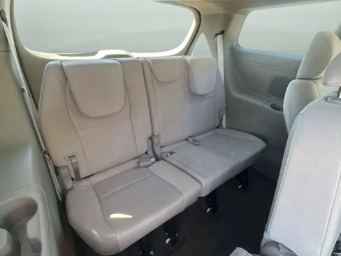 Used 2017 Kia Sedona LX FWD image 28