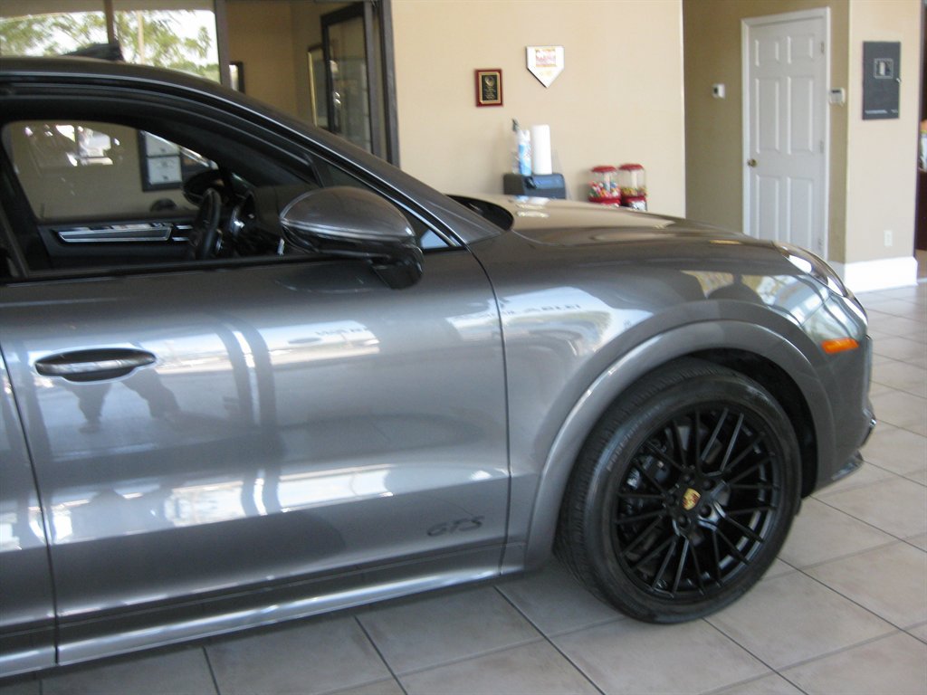 Used 2023 Porsche Cayenne GTS w/ Assistance Package AWD/4WD image 5