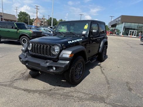 Used 2025 Jeep Wrangler Sport AWD/4WD image 3