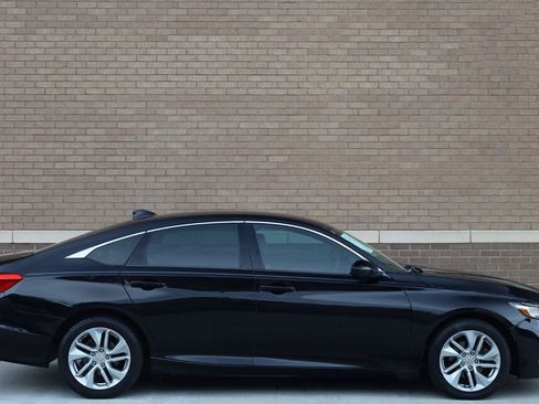 Used 2018 Honda Accord LX image 2