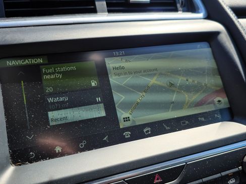 Used 2018 Jaguar E-PACE SE image 30