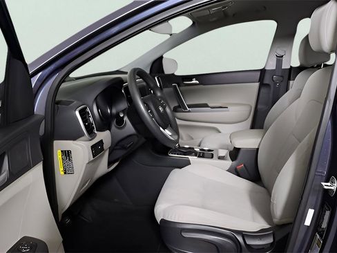 Used 2020 Kia Sportage LX image 5