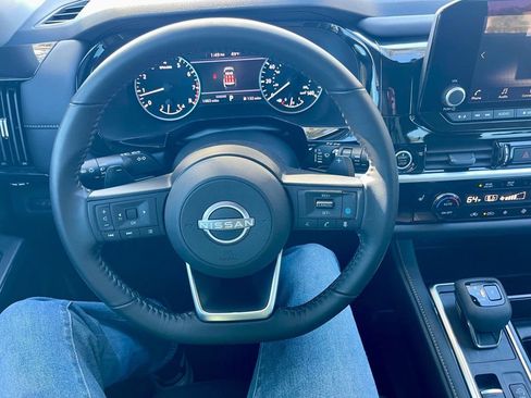 Used 2024 Nissan Pathfinder SV image 15