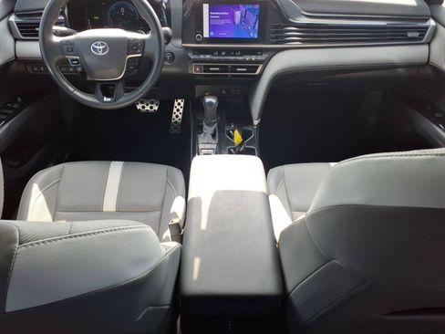 Used 2025 Toyota Camry SE w/ Convenience Package FWD image 17