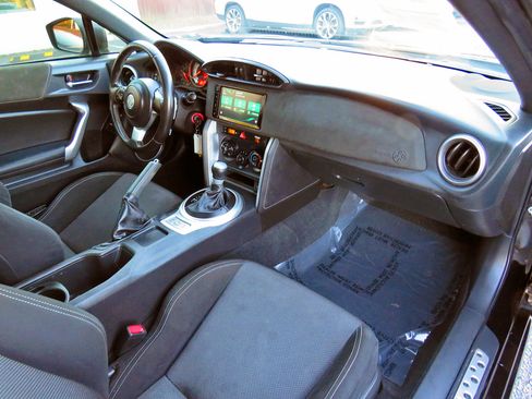 Used 2020 Toyota 86 image 17