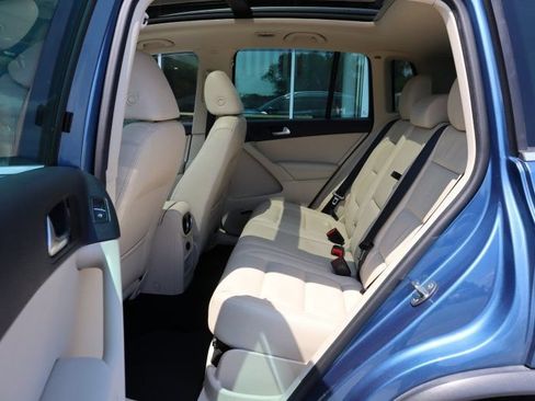Used 2017 Volkswagen Tiguan SEL AWD/4WD image 17