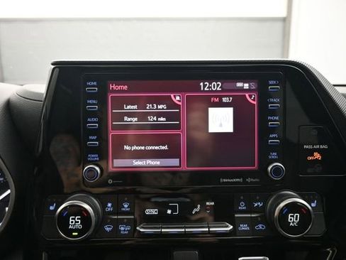 Used 2022 Toyota Highlander XSE FWD image 19