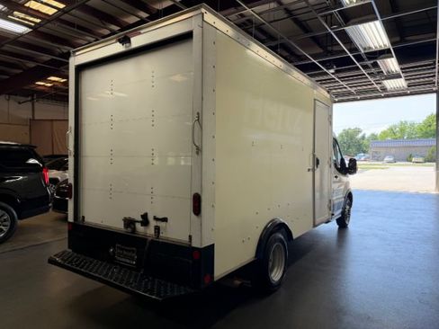 Used 2022 Ford Transit 350 DRW RWD image 5
